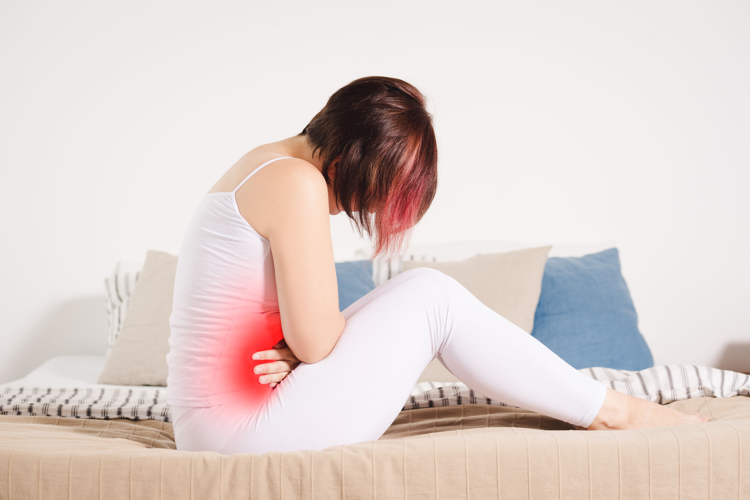 dr-angela-Endometriosis-symptoms-woman-in-pain
